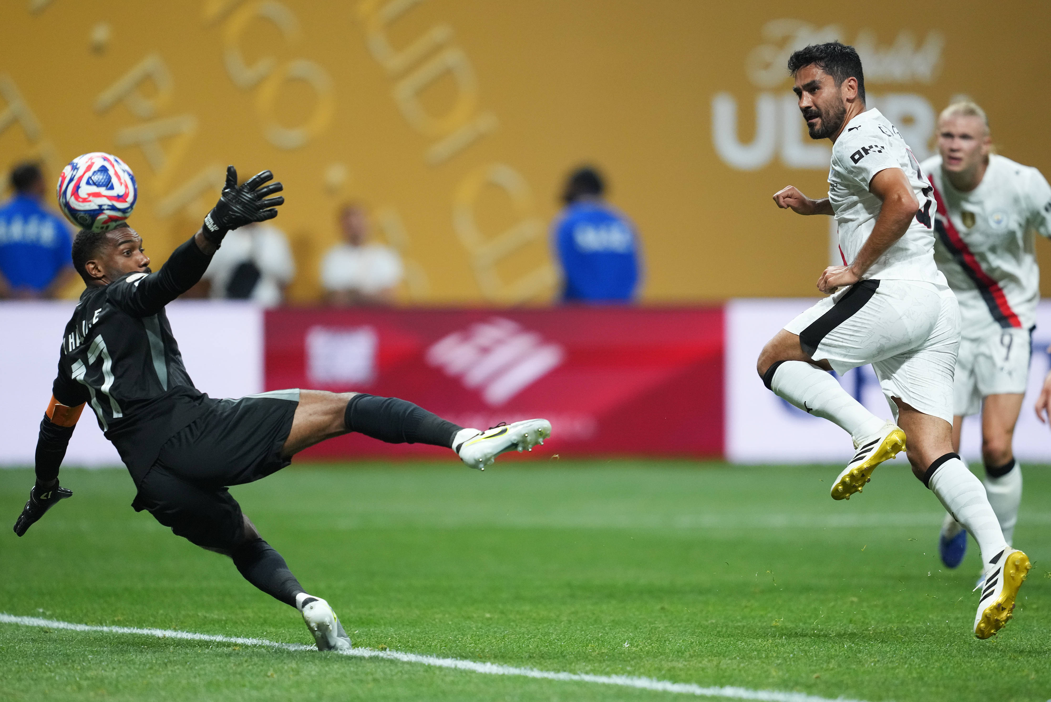 从哈兰德连续三场比赛得分超过晋级到夏洛特黄蜂造点机会备战中超，科维托娃在FPX比赛中逆转