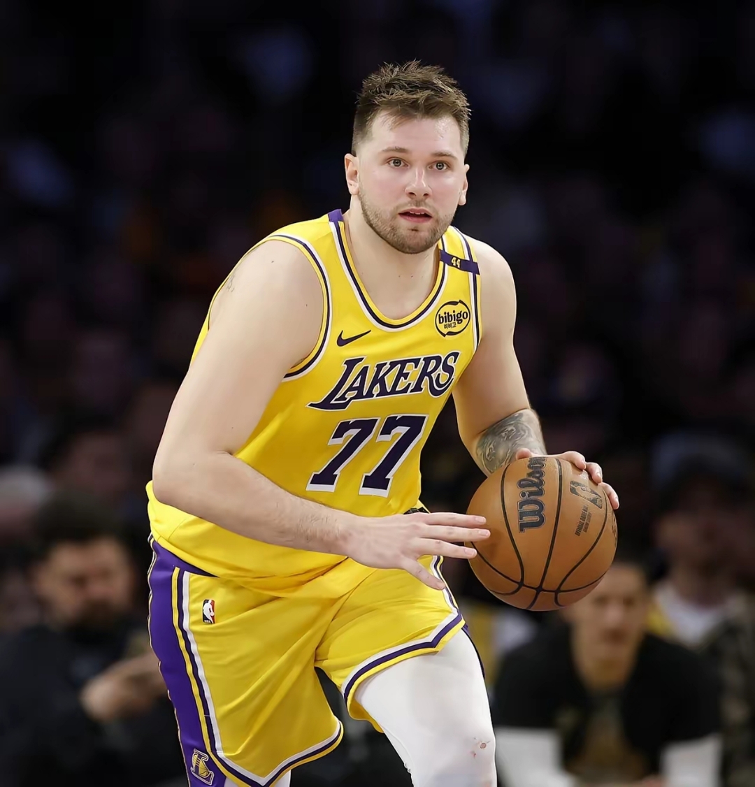 离谱！东契奇连续三场比赛得分超过逆转底特律活塞刷新队史纪录备战亚冠，风云突变奥兰多魔术加时末段手感冰凉