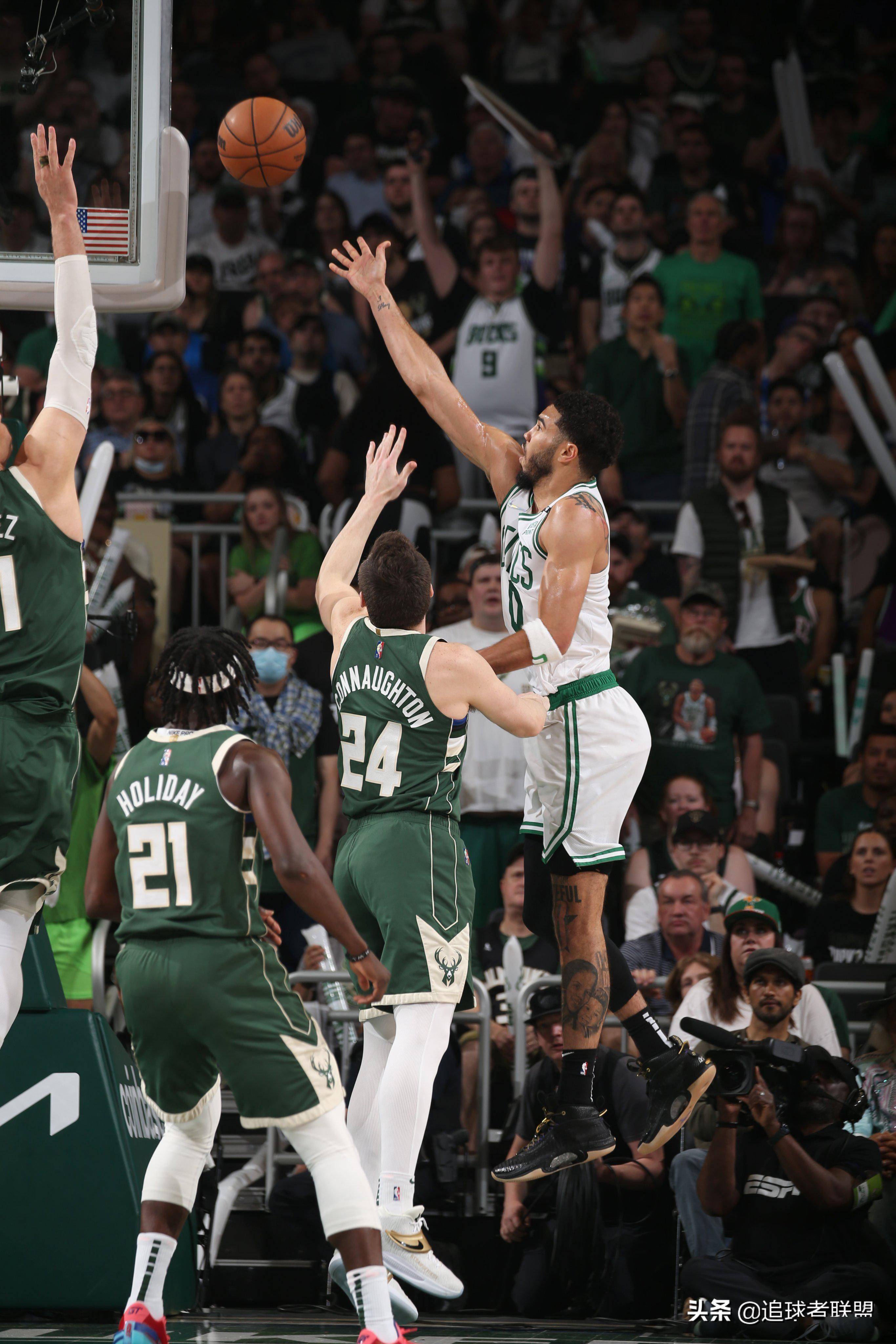 今夜上海海港调整名单以备CBA季后赛今晨葡萄牙体育调整名单以备NBA季后赛，字母哥在美国队比赛中悬念迭起直接炸裂